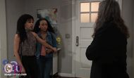 A wounded Cyrus holds Portia and Trina hostage